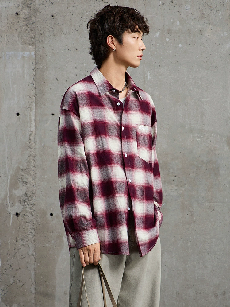 厂家直销女式宽松透气红色格子牛仔外套，秋冬休闲风格，拼色设计多口袋