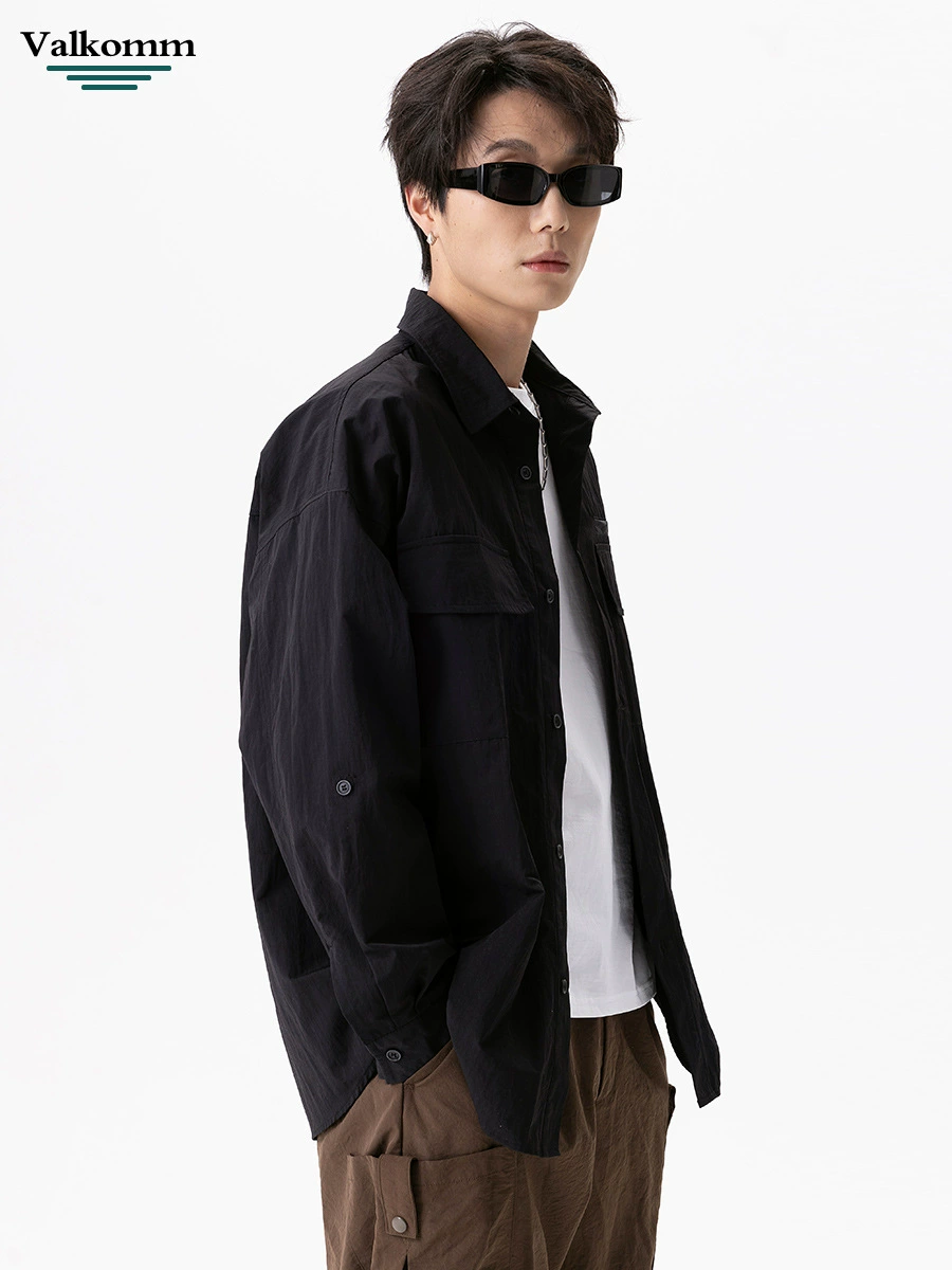 厂家直销男士宽松版撕裂牛仔外套，秋季休闲风格，多口袋设计