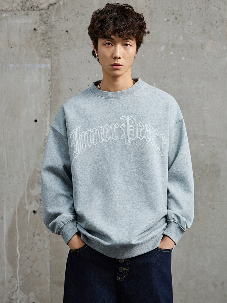 厂家直销男士牛仔裤，修身宽松设计，街头休闲风格，2025秋季新款，多口袋耐磨。