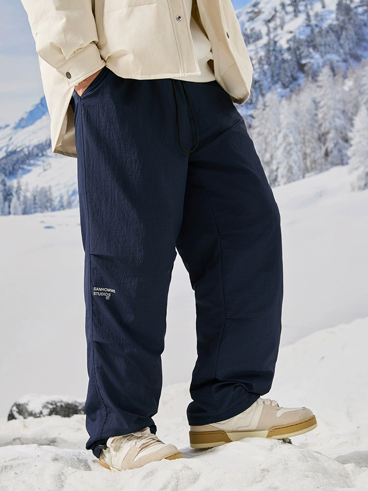 厂家直销男士加厚保暖白鸭绒牛仔裤，直筒版型，冬季休闲风格，多口袋设计，防寒防风，时尚流行。