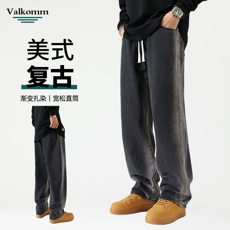 Calças jeans para homens slim straight com lavagem vintage em denim, uso diário, pronta entrega, foco em jovens adultos.