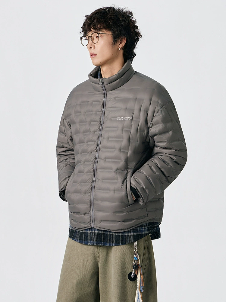 厂家直销男士宽松加厚羽绒服外套，90%白鸭绒，休闲风格，冬季防寒抗寒，立领设计，适合青少年