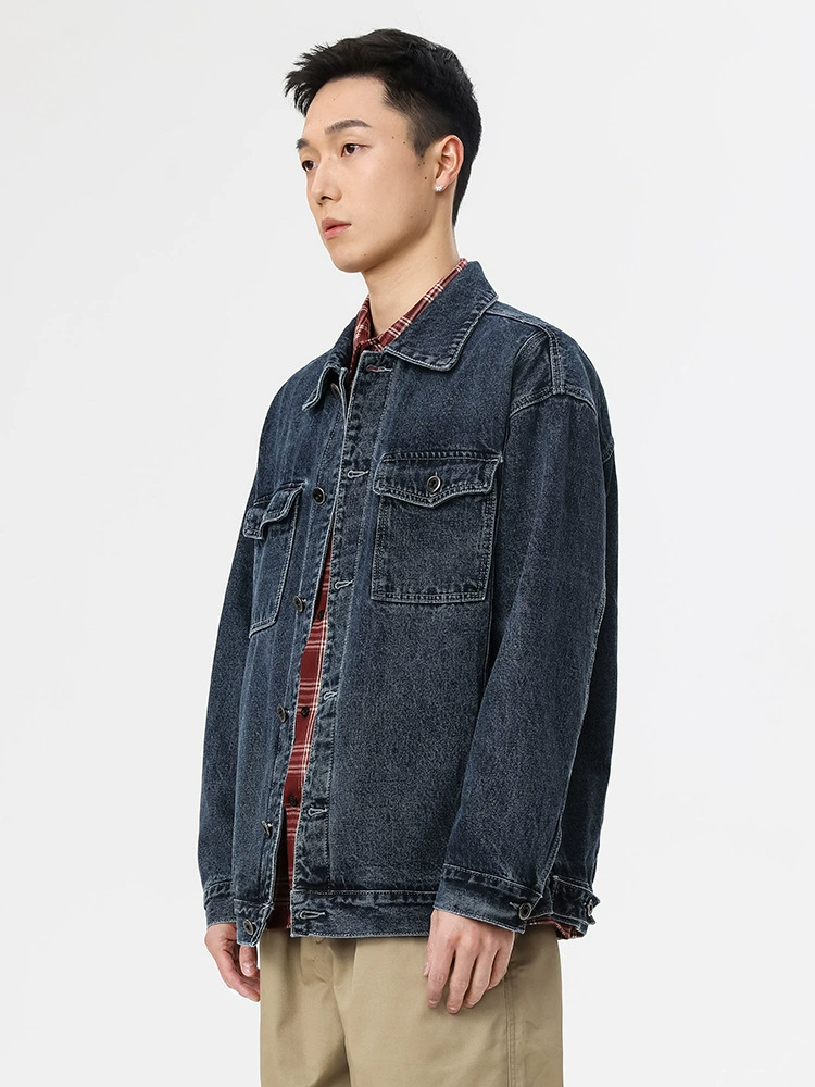厂家直销男士牛仔外套，复古蓝色宽松版型，时尚都市风格，适合春秋季，耐磨防撕裂设计