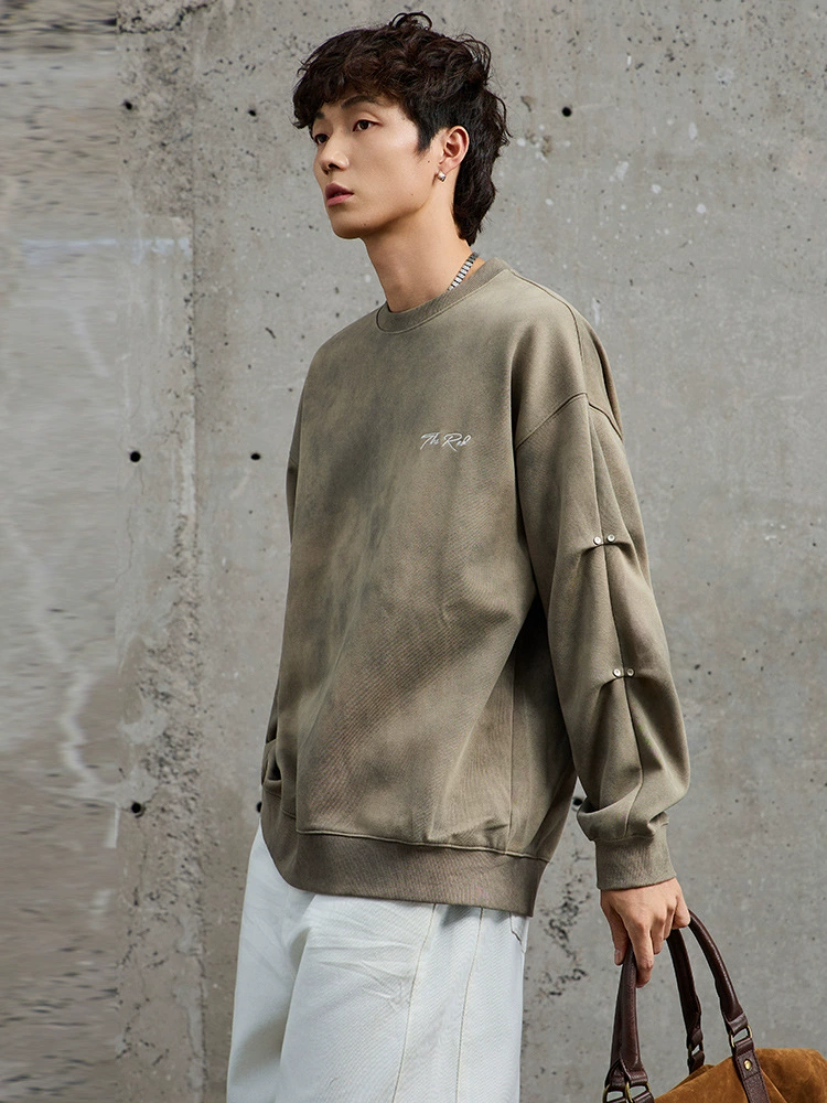 厂家直销男士宽松牛仔外套，高级感立领设计，印花装饰，春秋休闲款，日常多口袋功能。