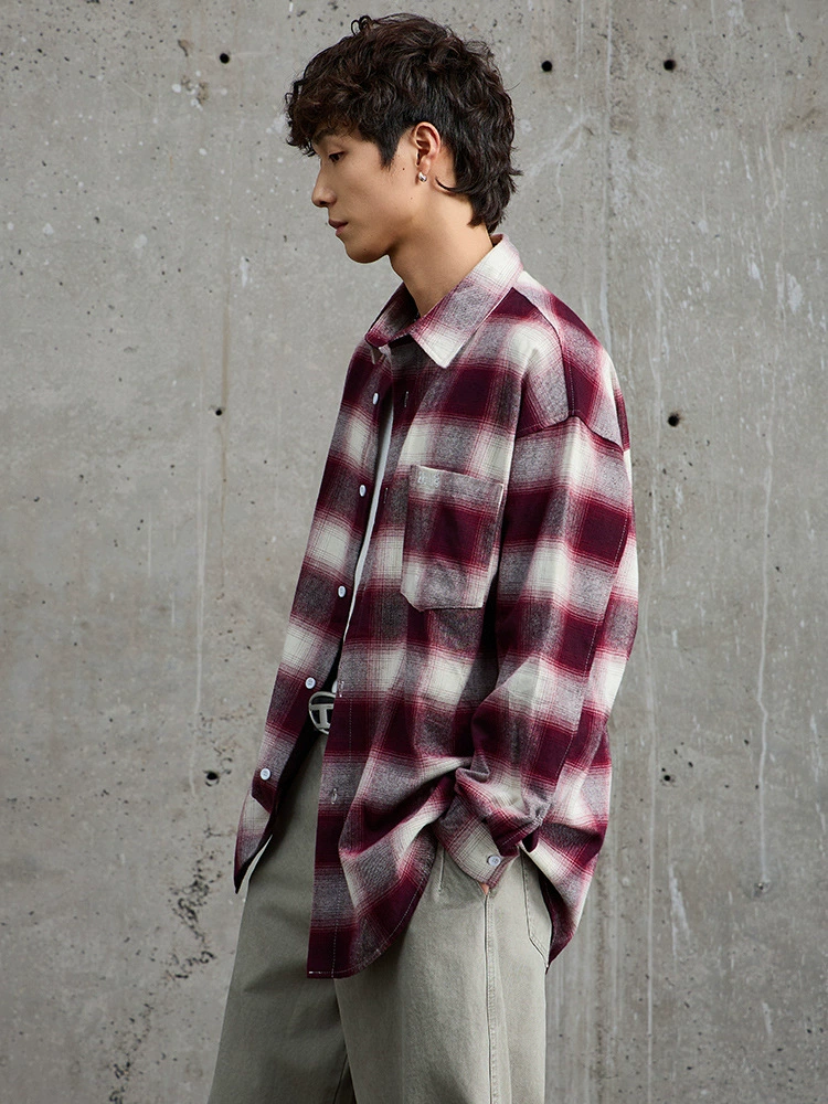 厂家直销女式宽松透气红色格子牛仔外套，秋冬休闲风格，拼色设计多口袋