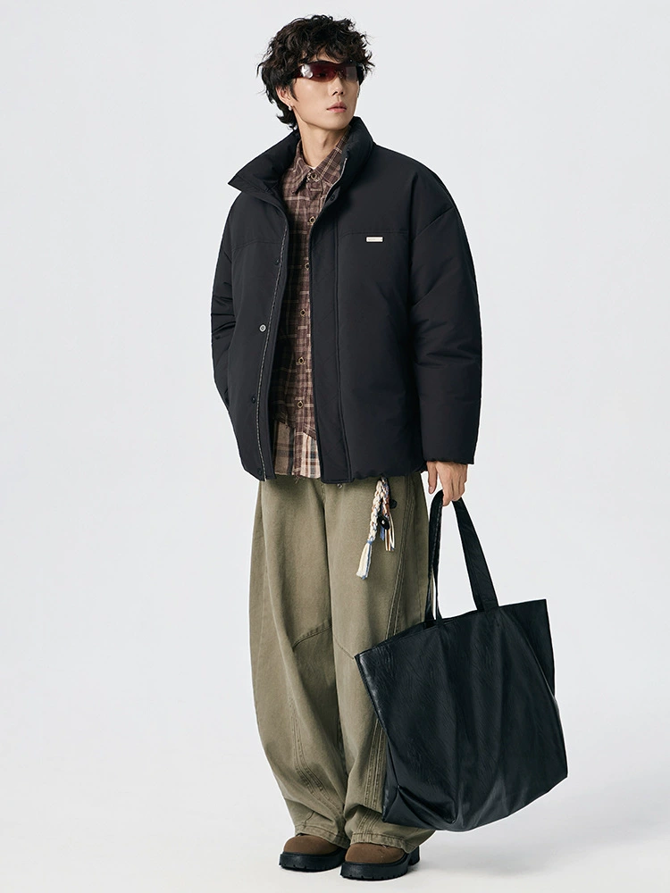 厂家直销男士加厚保暖羽绒外套，时尚简约风格，适合日常穿搭，冬季防寒必备，黑灰色款式可选