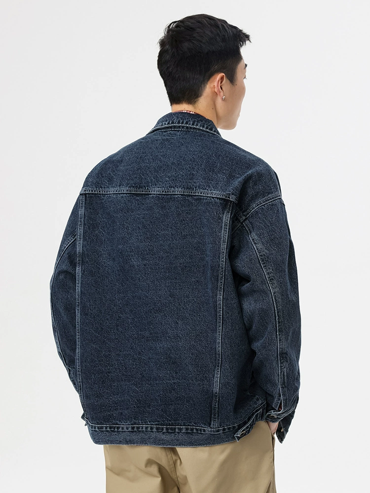 厂家直销男士牛仔外套，复古蓝色宽松版型，时尚都市风格，适合春秋季，耐磨防撕裂设计