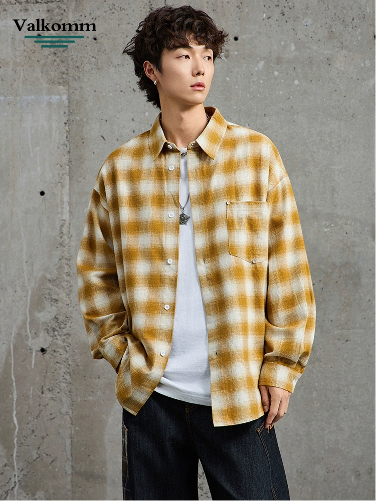 厂家直销男士宽松拼色格子牛仔外套，秋冬休闲款，透气可机洗设计