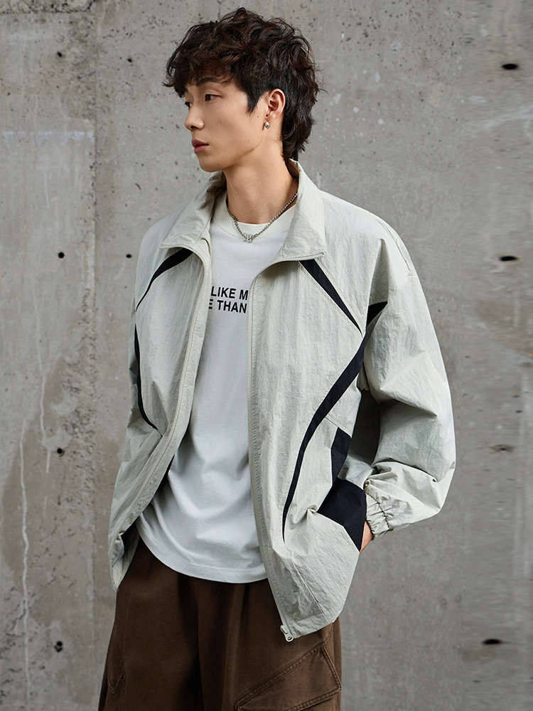 厂家直销青年男士拼接透气牛仔外套，宽松休闲风格，春秋季节，潮流拼色设计