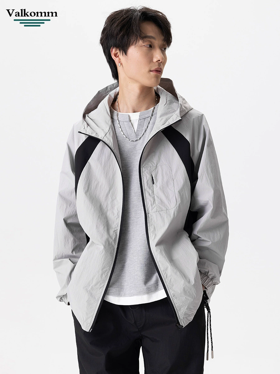 厂家直销男士高街风格薄款连帽夹克，宽松版型，休闲春秋，拼色设计，耐磨功能