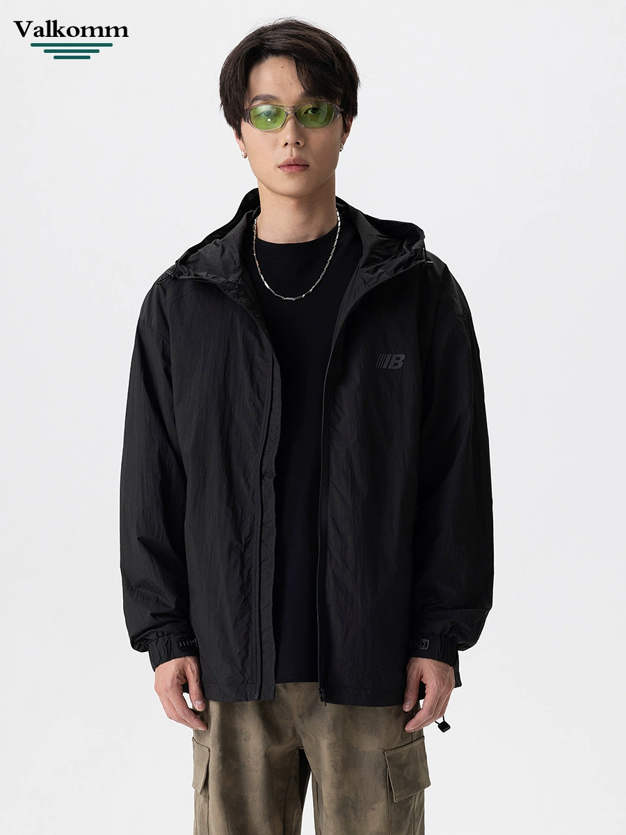 厂家直销男士宽松拼色牛仔外套，防风防水休闲款，春秋季，轻薄透气