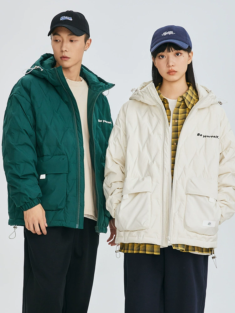 厂家直销女式连帽羽绒外套，防风保暖，青春流行，简约风格，适合冬季休闲，多口袋设计