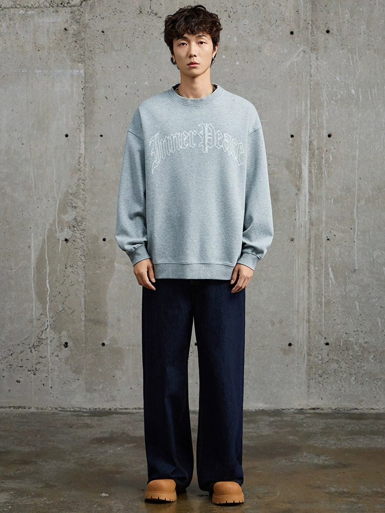 厂家直销男士牛仔裤，修身宽松设计，街头休闲风格，2025秋季新款，多口袋耐磨。