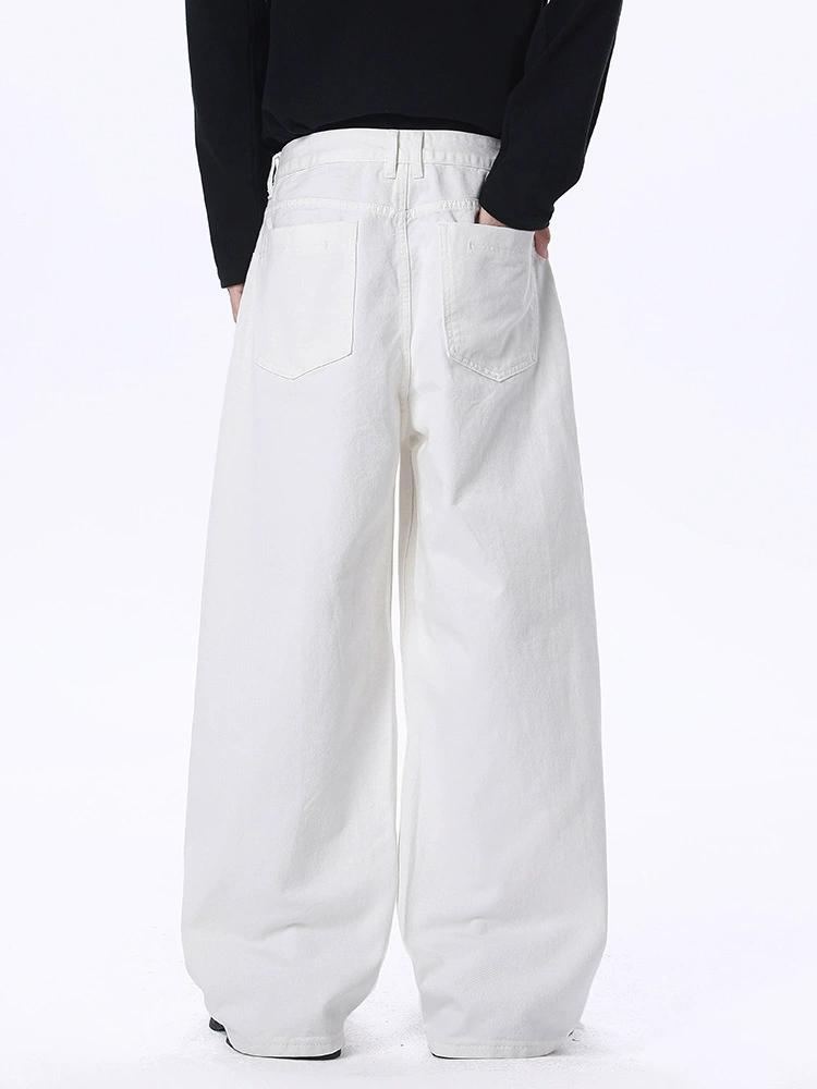 厂家直销男士修身纯白色牛仔裤，宽松直筒休闲风格，春秋季日常穿着，有水洗工艺，无弹力设计