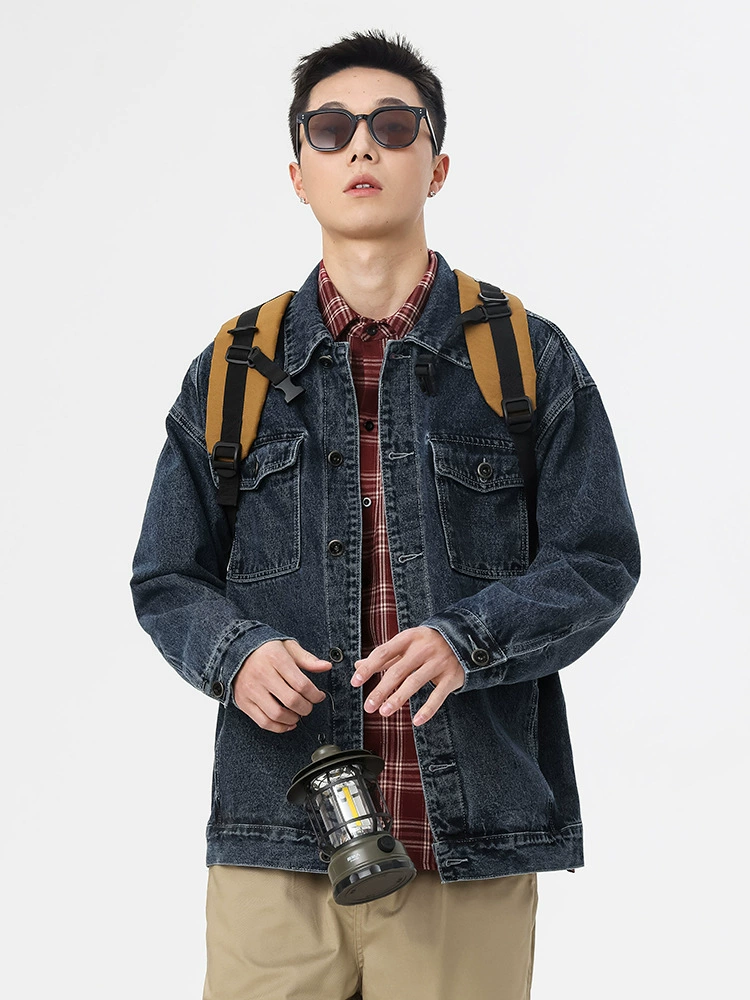 厂家直销男士牛仔外套，复古蓝色宽松版型，时尚都市风格，适合春秋季，耐磨防撕裂设计