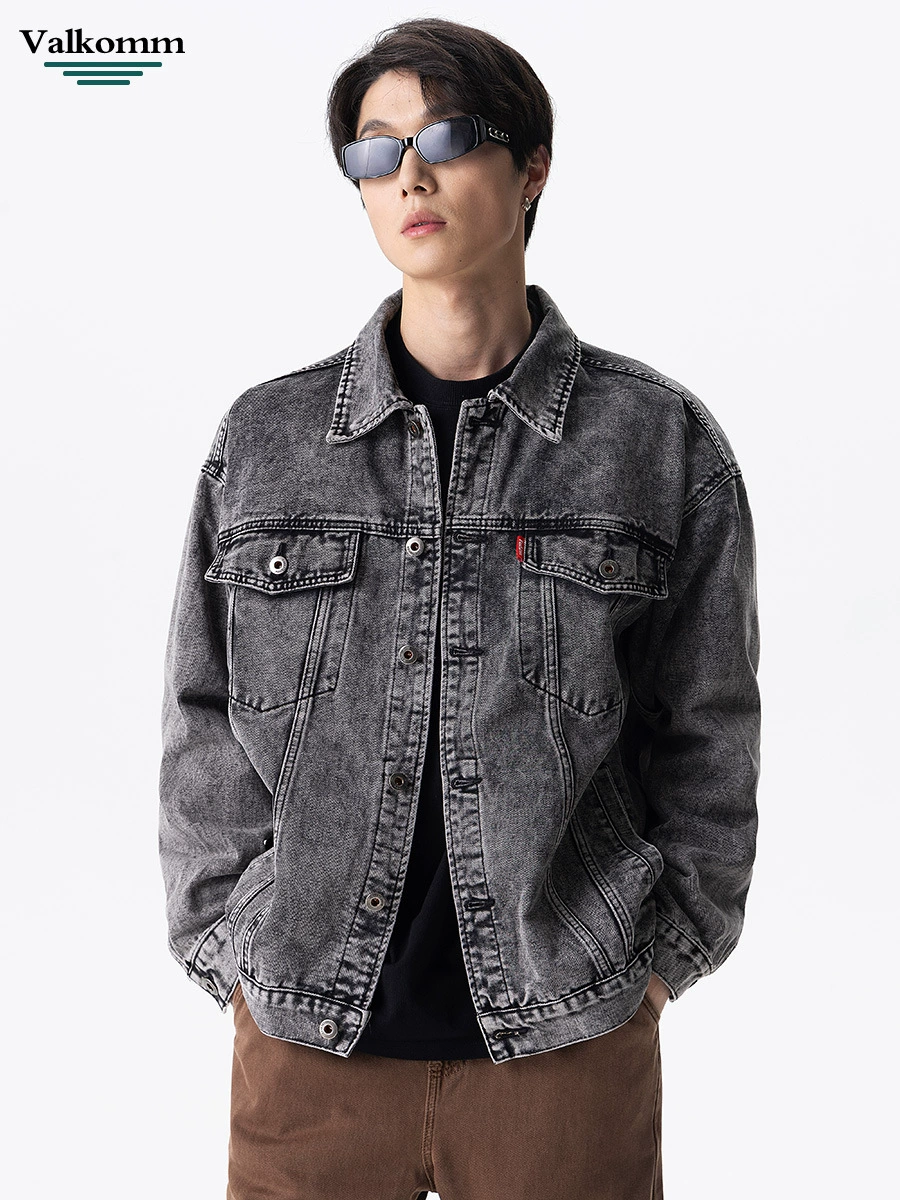 厂家直销男士宽松透气牛仔外套，复古简约设计，休闲风格，适合春秋季。