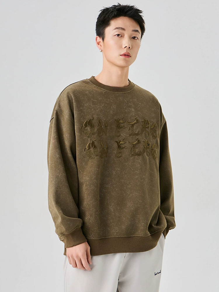 厂家直销男士宽松刺绣牛仔外套，黑色水洗设计，休闲风格，春秋季节，舒适棉混纺