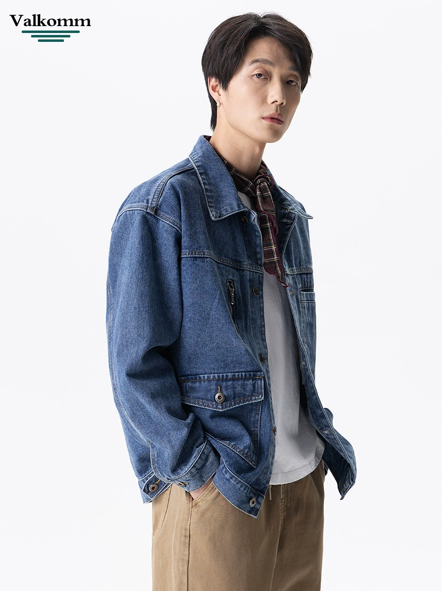 厂家直销男士宽松蓝色牛仔外套，复古潮牌设计，春秋休闲风格，多口袋免烫处理