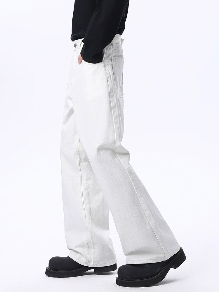 厂家直销男士修身纯白色牛仔裤，宽松直筒休闲风格，春秋季日常穿着，有水洗工艺，无弹力设计