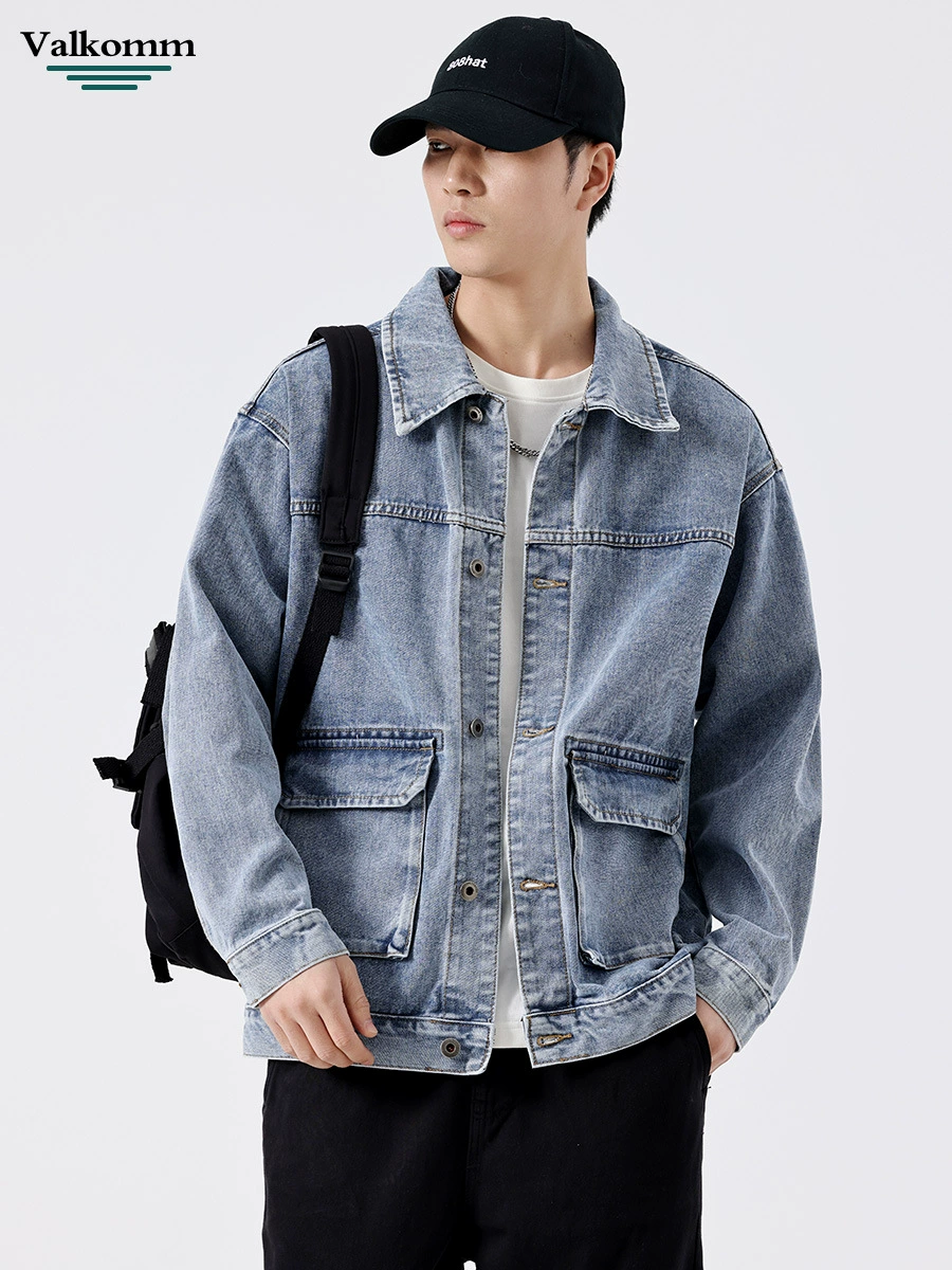 厂家直销男士宽松牛仔外套，水洗冰蓝色高街风格，秋季休闲多口袋夹克