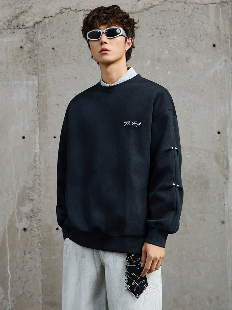 厂家直销男士宽松牛仔外套，高级感立领设计，印花装饰，春秋休闲款，日常多口袋功能。