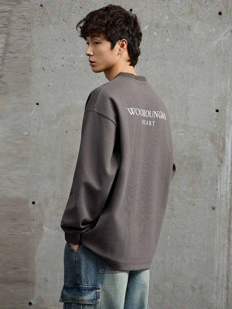 厂家直销青年宽松拼接牛仔外套，休闲风格，立体贴袋设计