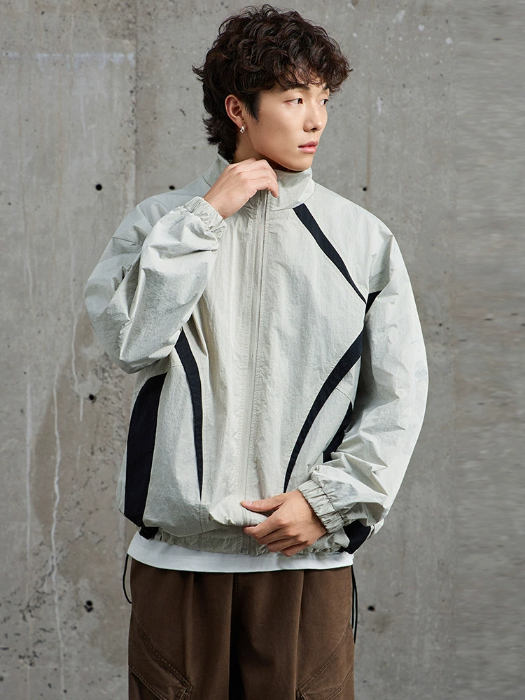 厂家直销青年男士拼接透气牛仔外套，宽松休闲风格，春秋季节，潮流拼色设计