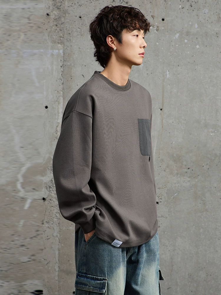 厂家直销青年宽松拼接牛仔外套，休闲风格，立体贴袋设计