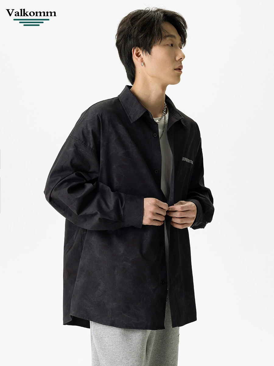 厂家直销男士休闲宽松牛仔外套，仿旧扎染风格，春秋款，多口袋设计