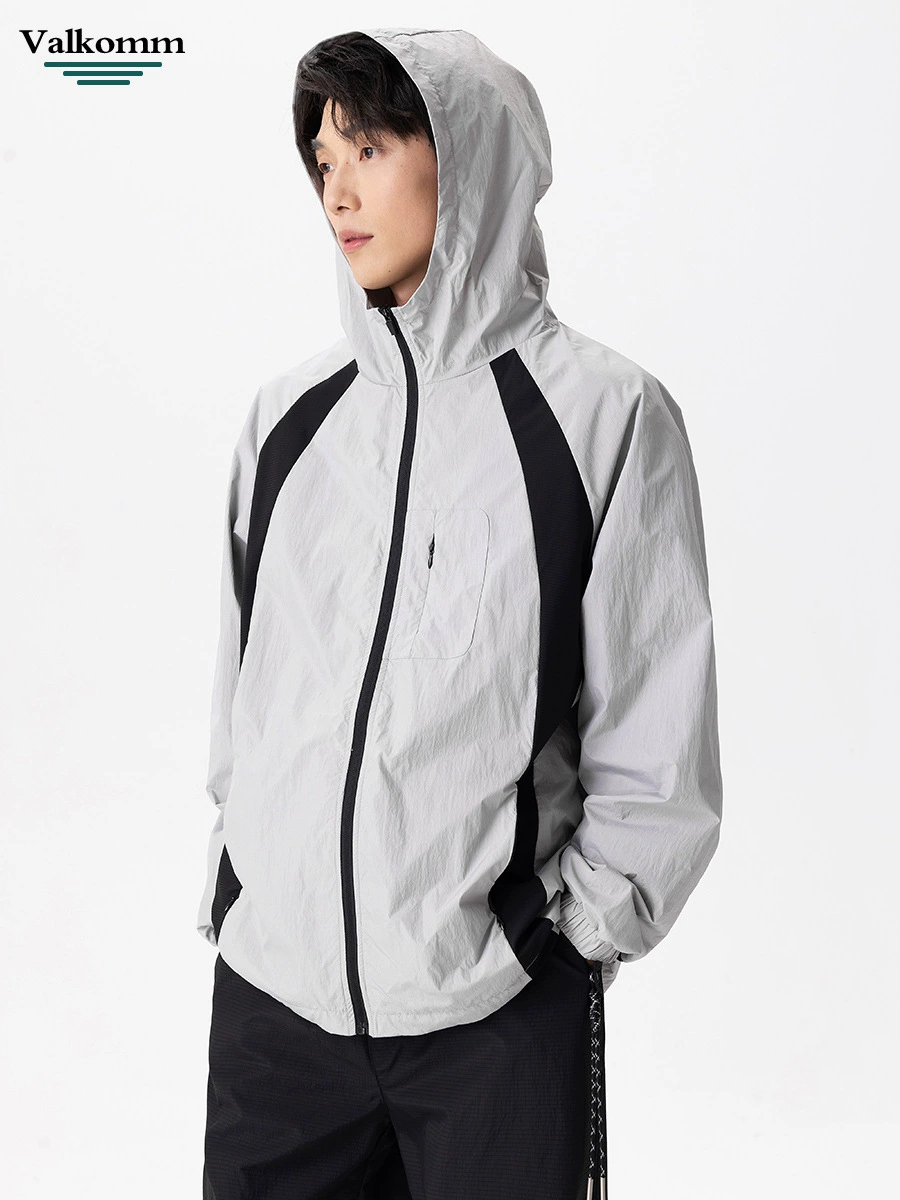 厂家直销男士高街风格薄款连帽夹克，宽松版型，休闲春秋，拼色设计，耐磨功能