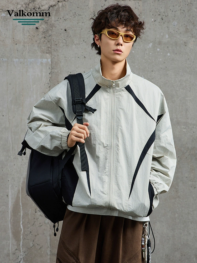 厂家直销青年男士拼接透气牛仔外套，宽松休闲风格，春秋季节，潮流拼色设计