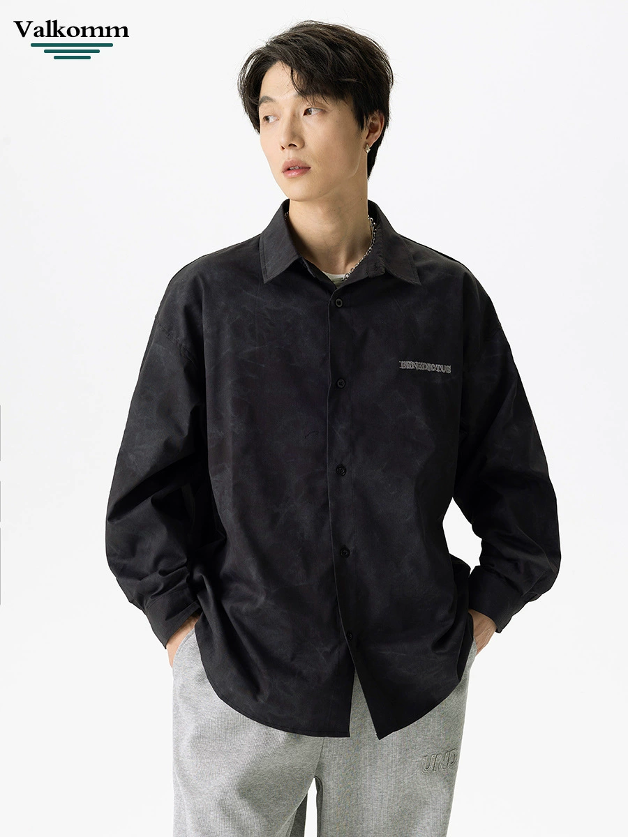 厂家直销男士休闲宽松牛仔外套，仿旧扎染风格，春秋款，多口袋设计