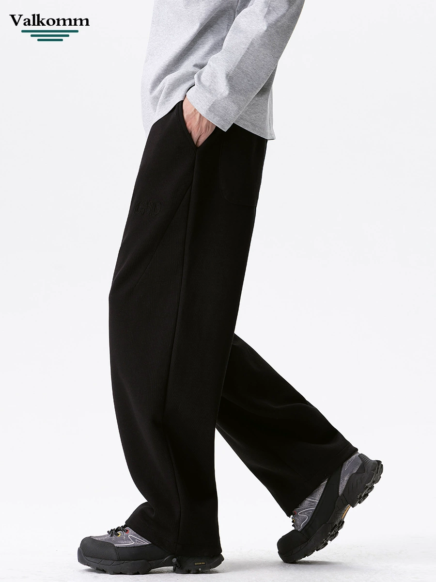 厂家直销男士修身微弹牛仔裤，高街休闲风格，春秋季多口袋刺绣设计