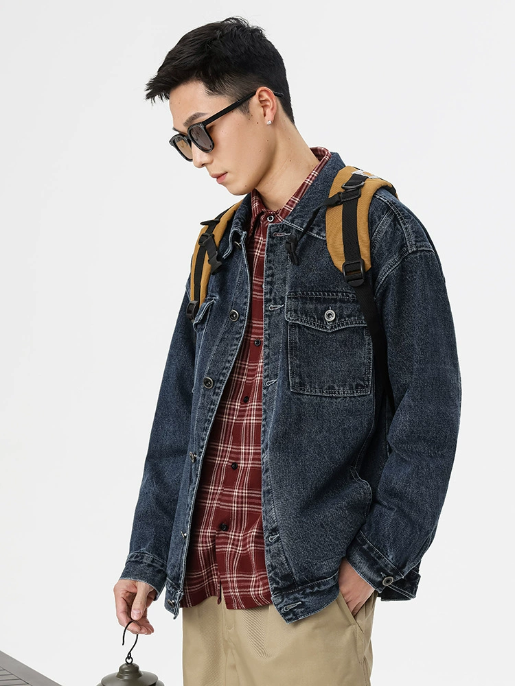 厂家直销男士牛仔外套，复古蓝色宽松版型，时尚都市风格，适合春秋季，耐磨防撕裂设计