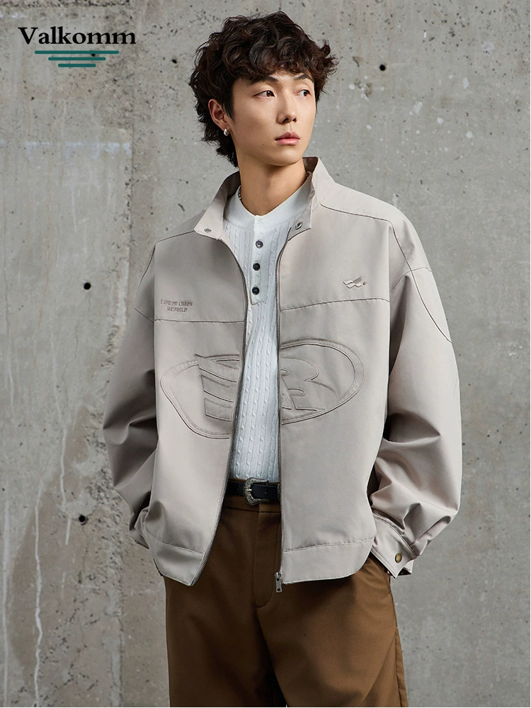 厂家直销男士宽松牛仔外套，刺绣立领设计，时尚休闲风格，春秋适用，多口袋款式