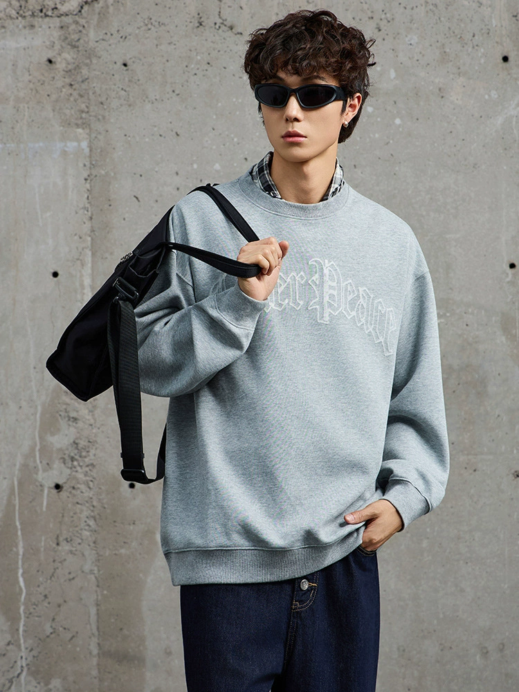 厂家直销男士牛仔裤，修身宽松设计，街头休闲风格，2025秋季新款，多口袋耐磨。